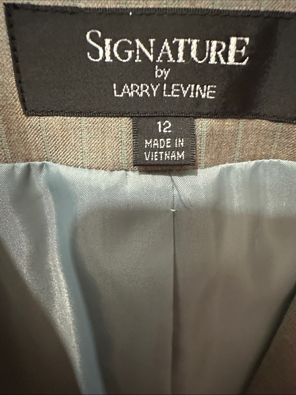 Larry Levine Women's Tailored Suit - Picture 6 of 7